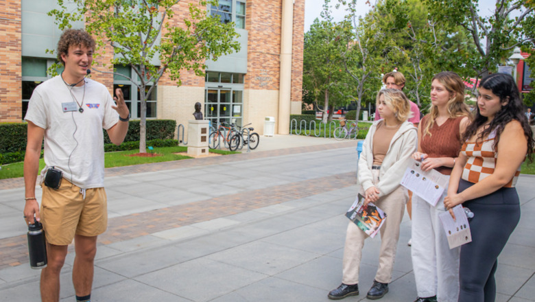 tour guide giving campus tour