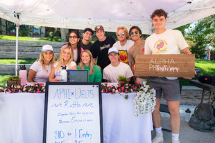 students at recruiting table