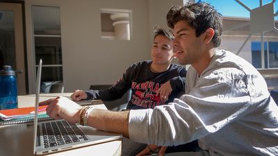 Chapman student giving a campus tour