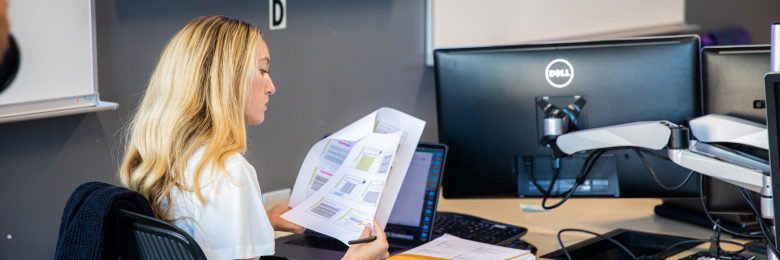 Student analyzing an assignment in computer room.