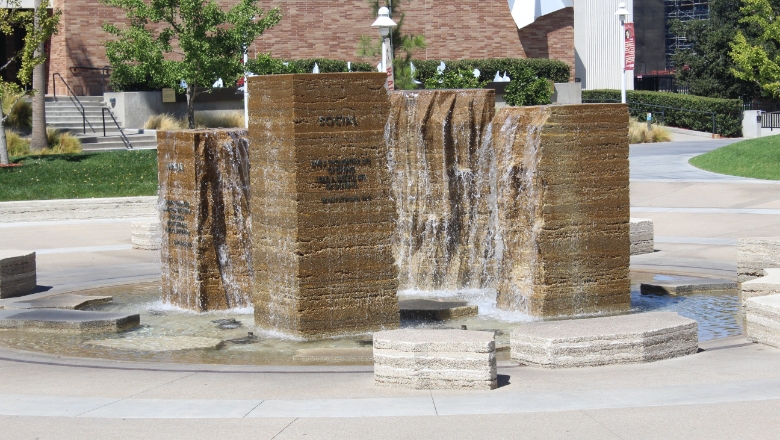 4 pillars in Chapman Piazza