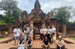 Students studying abroad in Thailand.