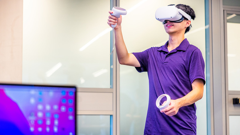 A student uses a virtual reality headset.