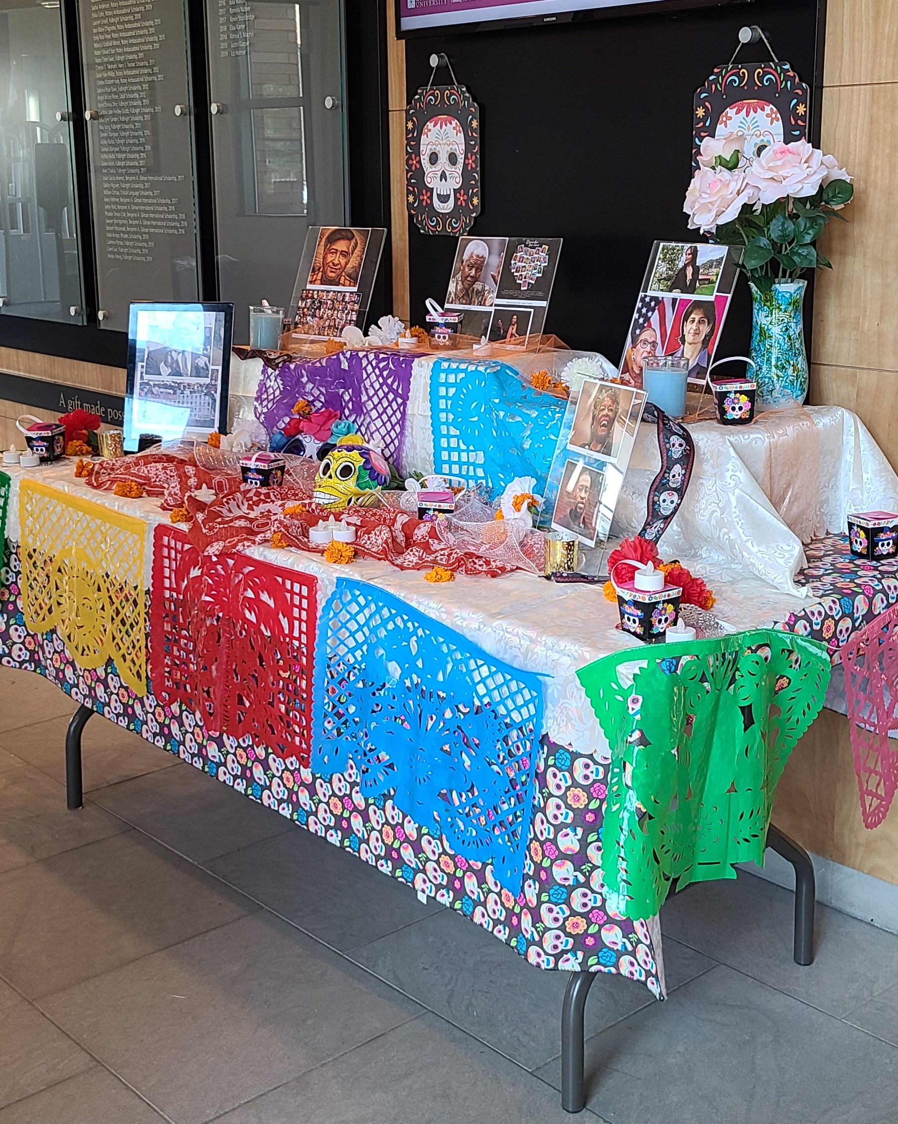 Ofrendas - Día de los Muertos Table