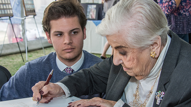 Engelina Billauer signs Nicholas Franklyn's book