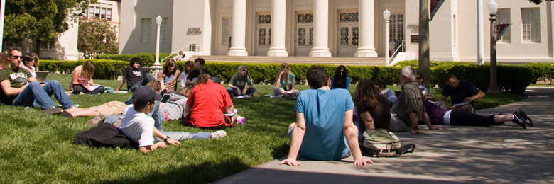 students on Memorial Lawn