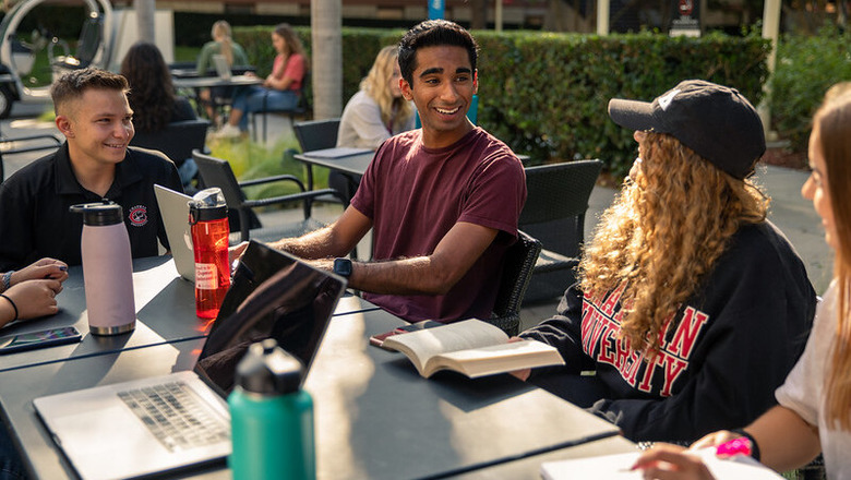 Students eating together