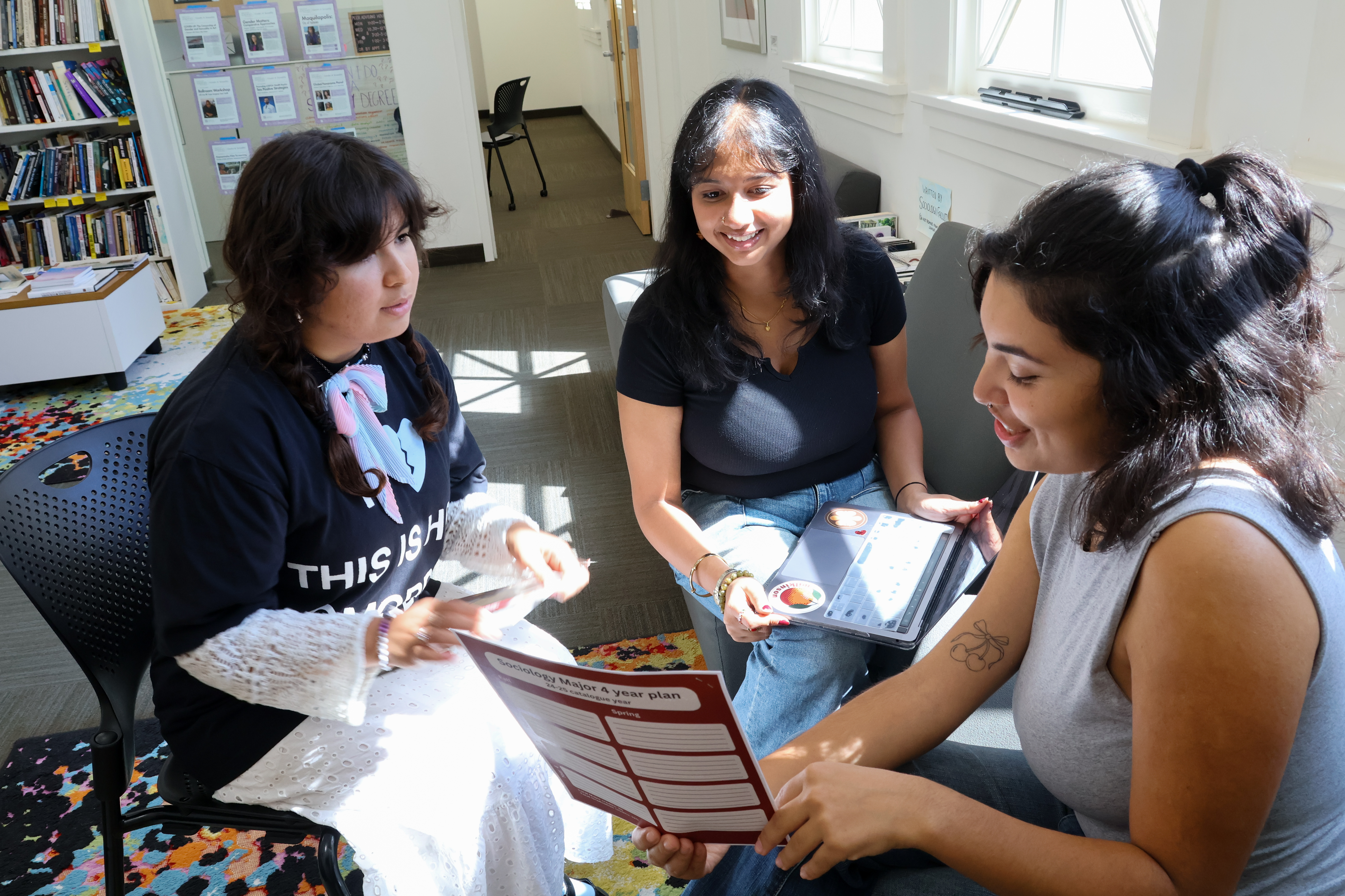 Chapman University peer advisor working with fellow student